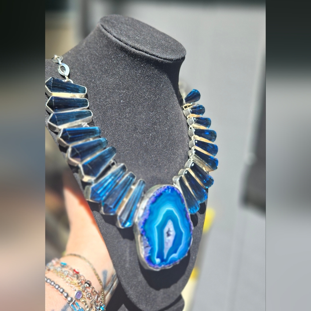 HOST PICK 🎉🎊Blue Topaz & Agate Crystal Collar & Earring Sterling Sz22" - Picture 7 of 17
